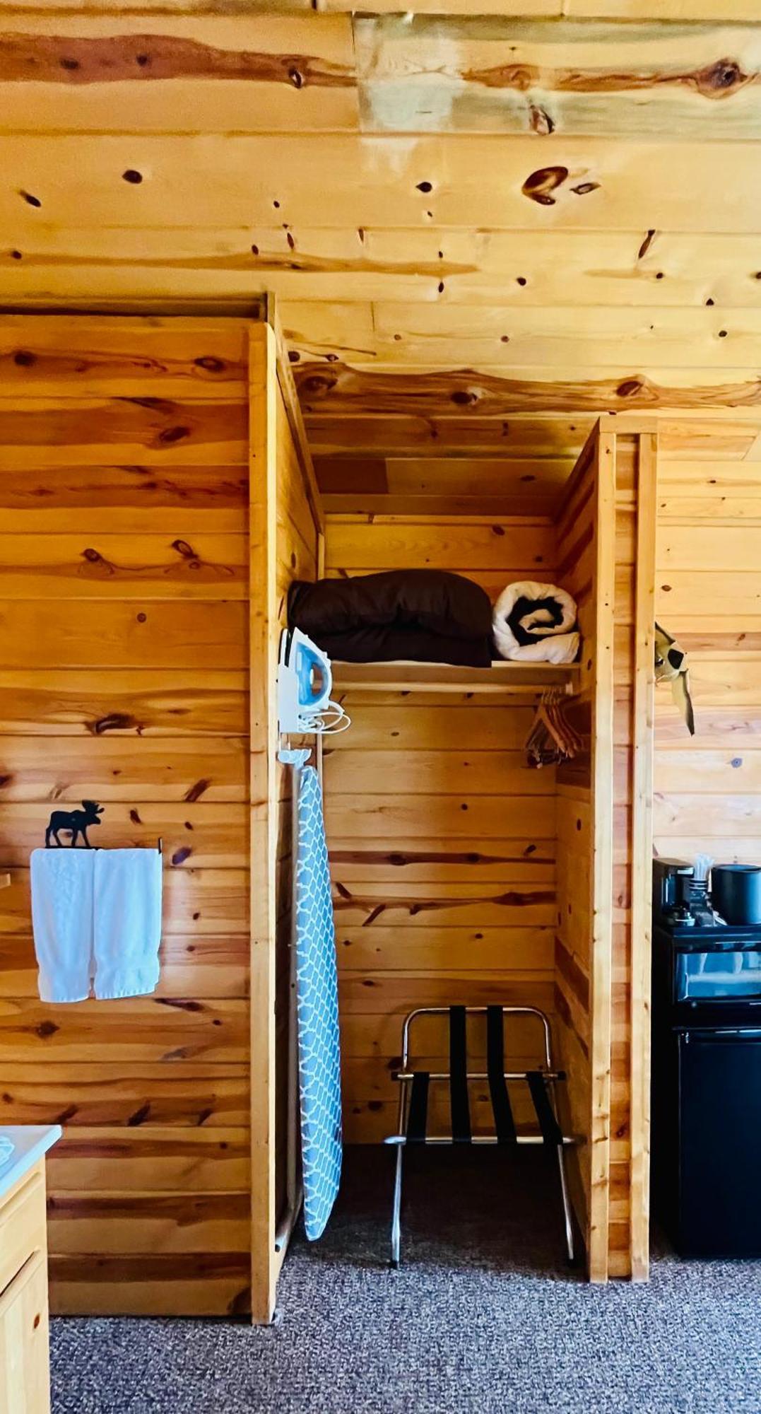 Badlands Frontier Cabins Wall Extérieur photo