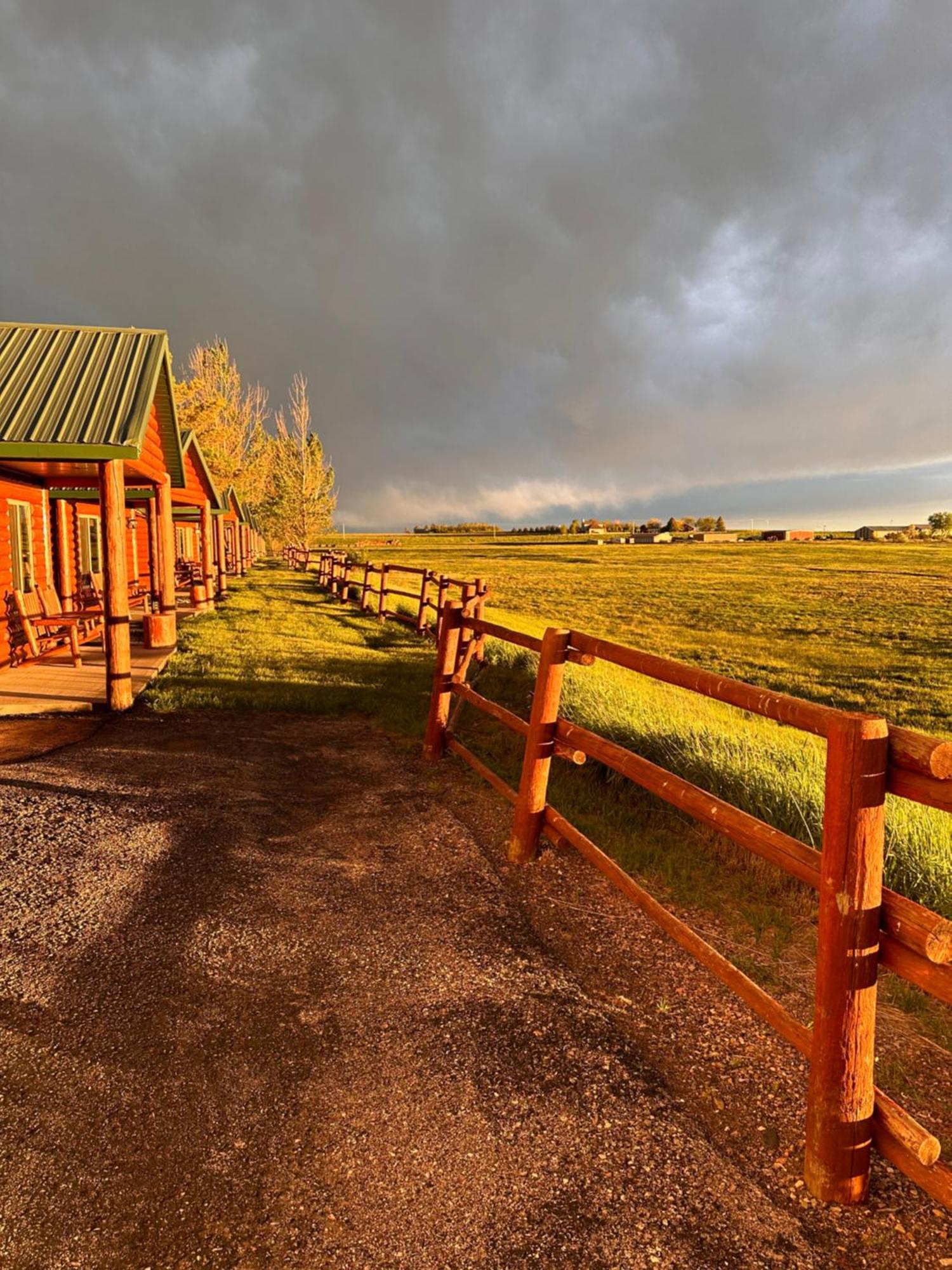Badlands Frontier Cabins Wall Extérieur photo