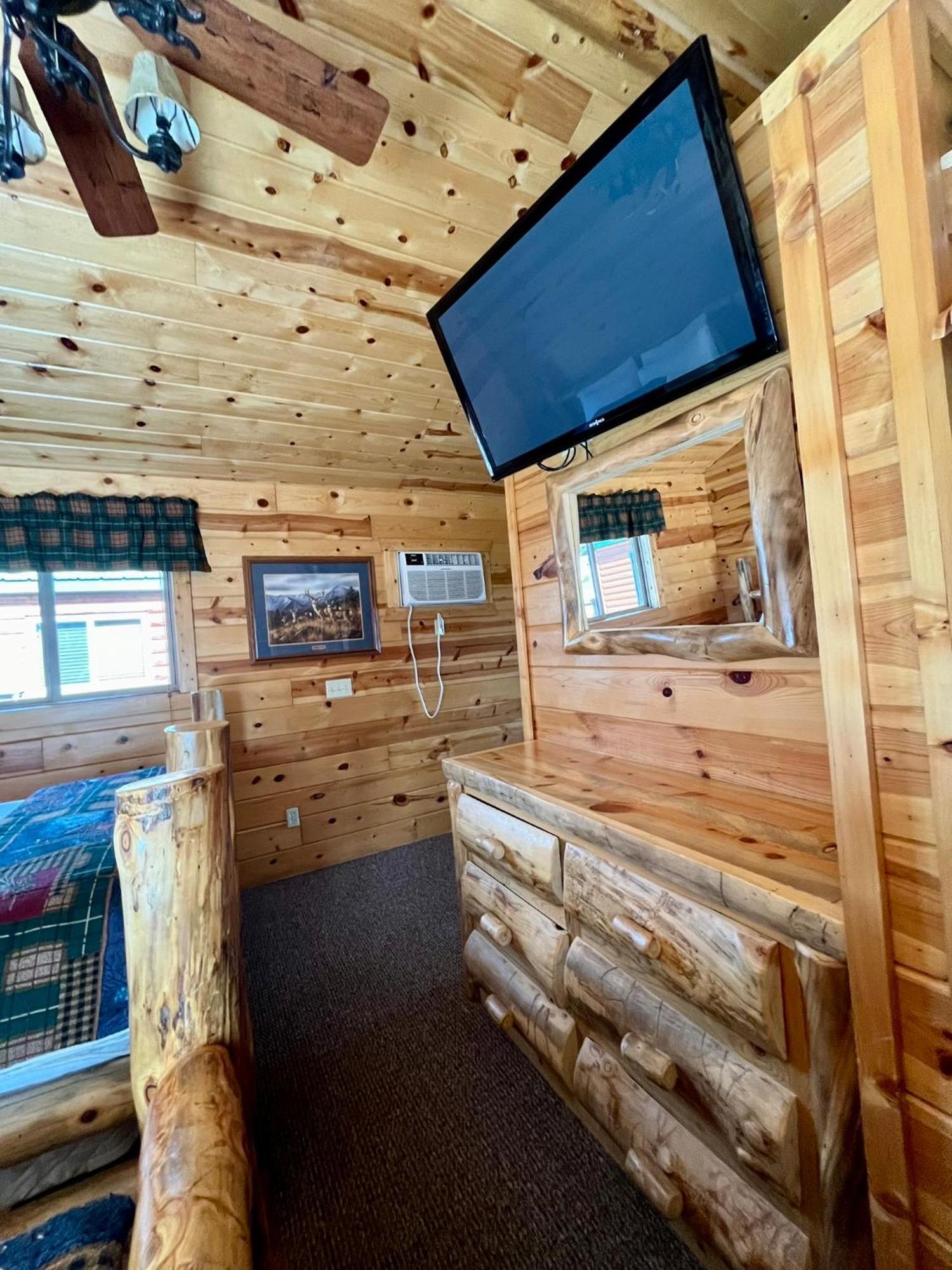 Badlands Frontier Cabins Wall Extérieur photo
